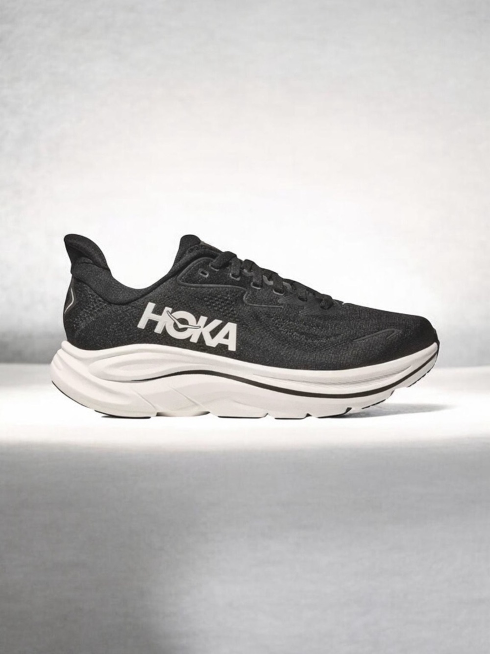 Hoka One One Black & White Clifton 10 Trainer - Size 8D